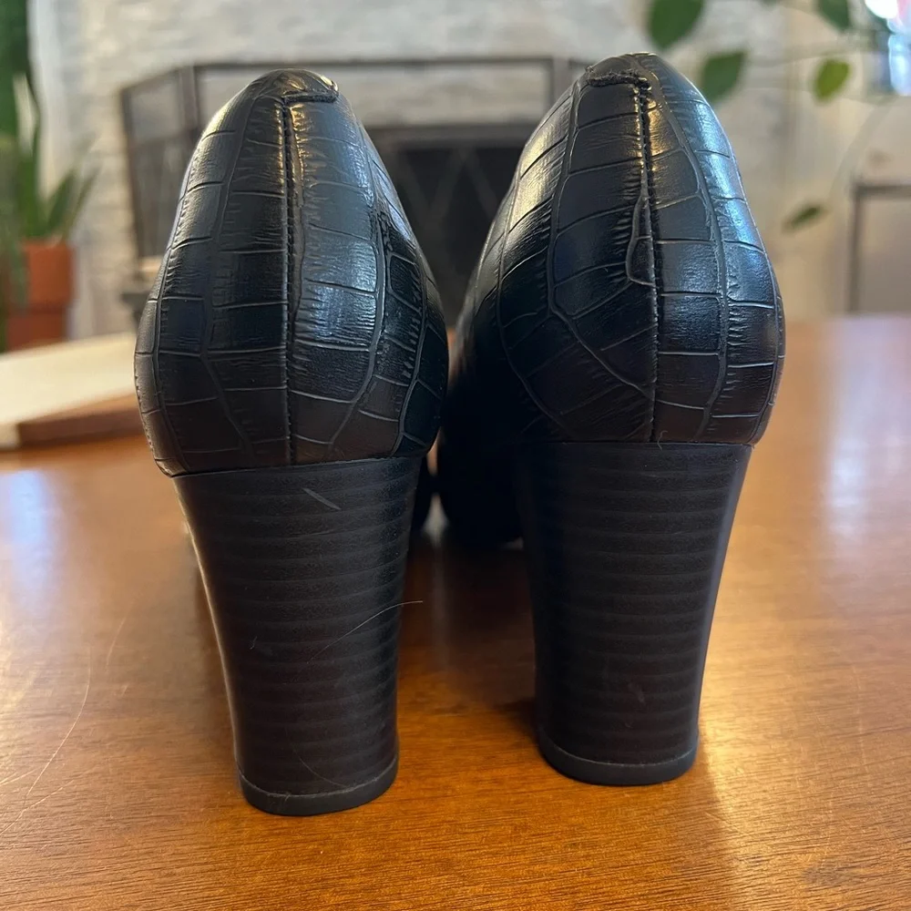 Women’s Clarks Aubrie Sun Pump. 2.75” heel, black croc leather
